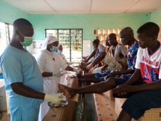 Wundversorgung von Leprakranken im CTAL_Benin